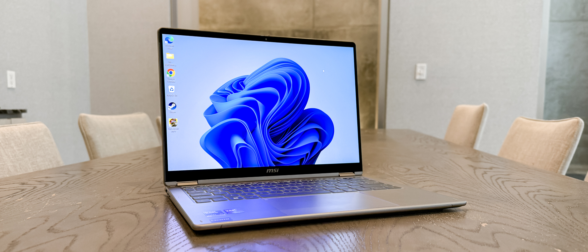 MSI Prestige 14 Flip AI+