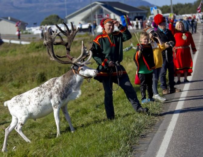 Norwegian fans line the roads