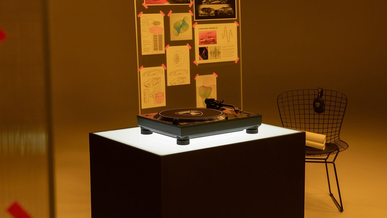 Technics SL-1200M7B turntable collaboration with Lamborghini