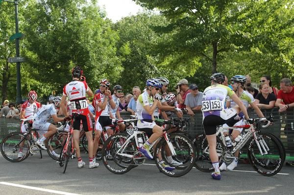 Team Tpye 1 and Bissel riders catch up before the start