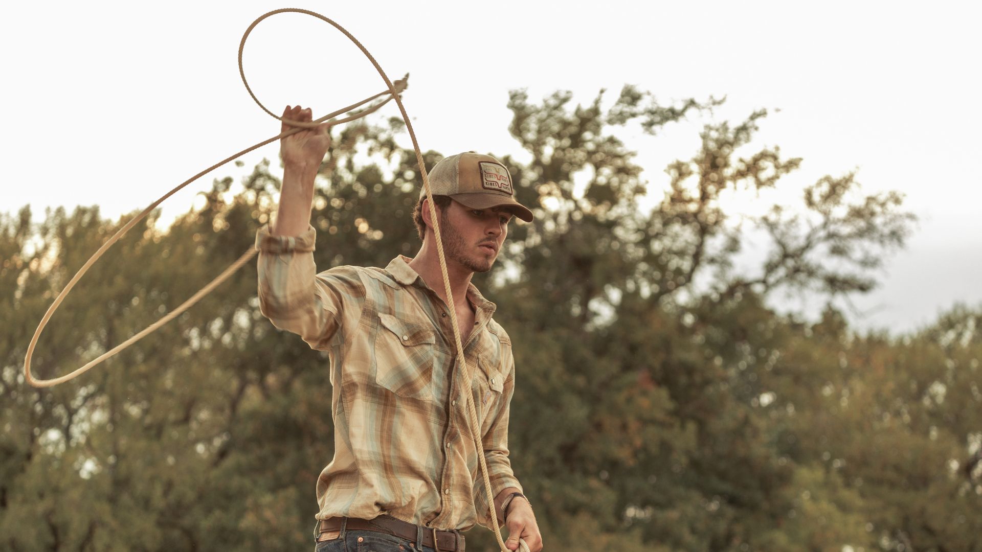 Carter lassos a rope