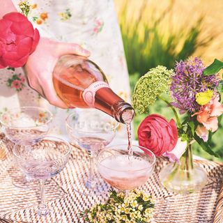 summer floral decoration ideas for garden party