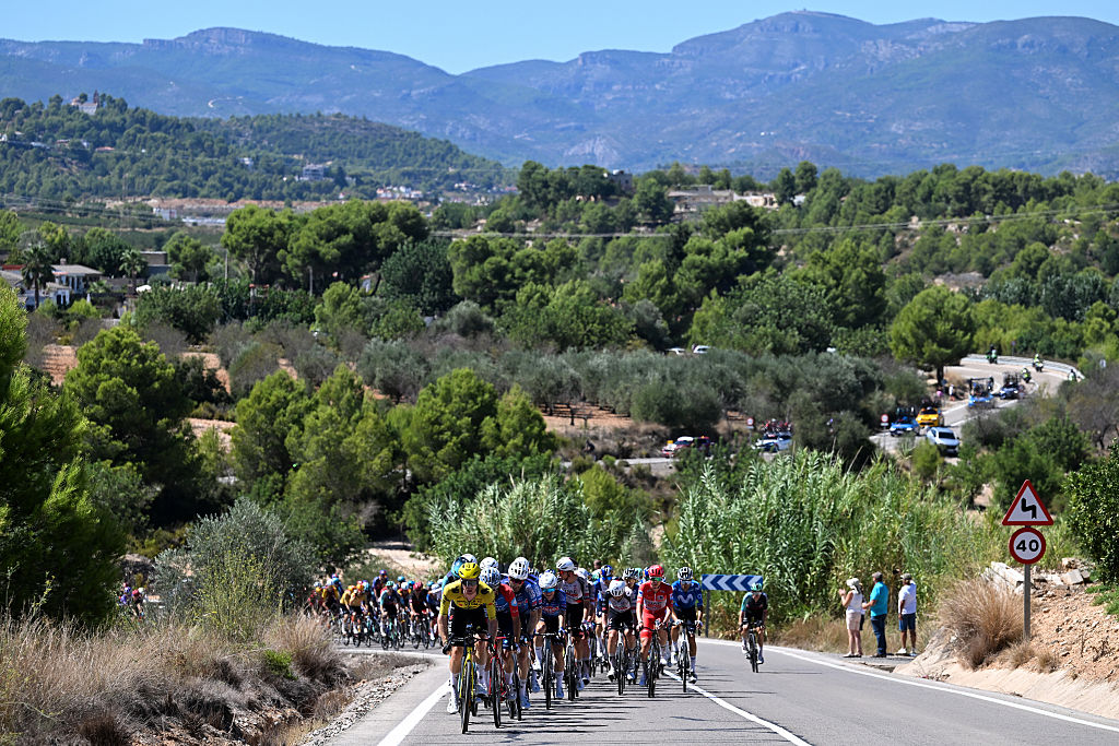 Vuelta a España stage 8 LIVE: Lone breakaway rider leads the race on approach to key climb of the day