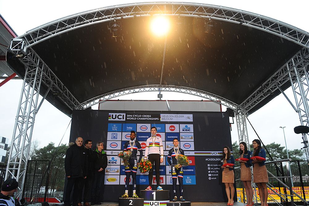 Jens Dekker (Netherlands) beat Mickael Crispin and Thomas Bonnet (France).