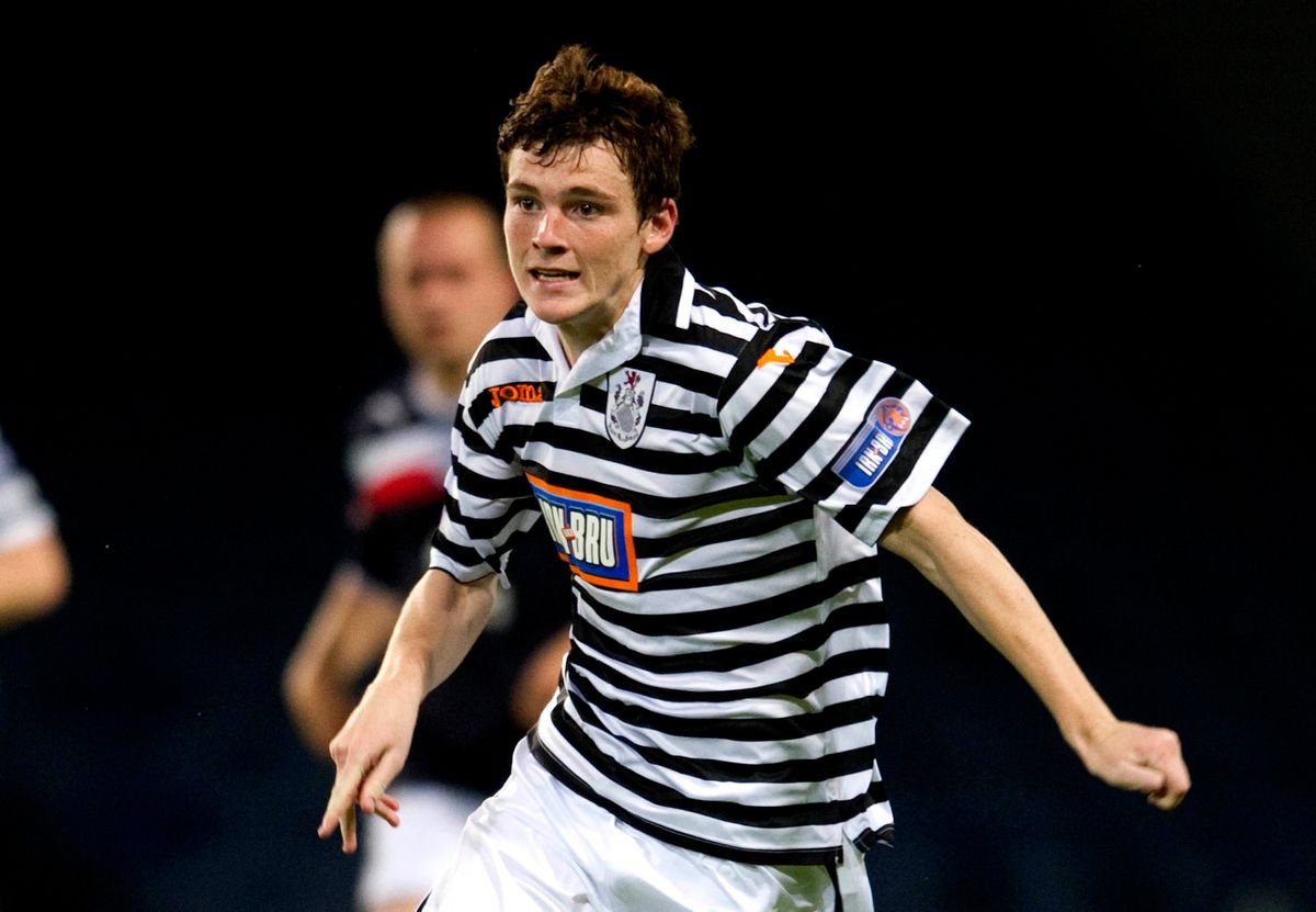 Andy Robertson in action for Queen's Park against Dundee, August 2012