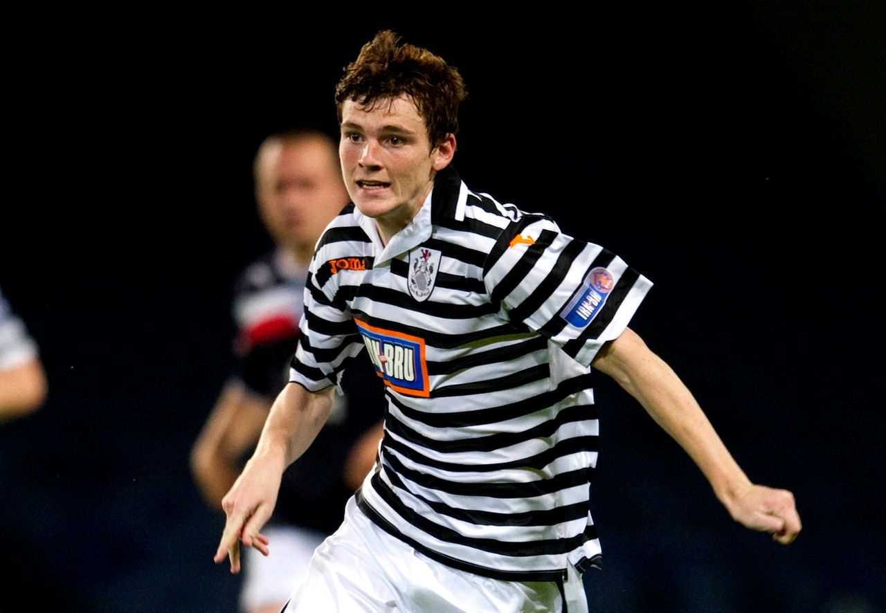 Andy Robertson in action for Queen's Park against Dundee, August 2012