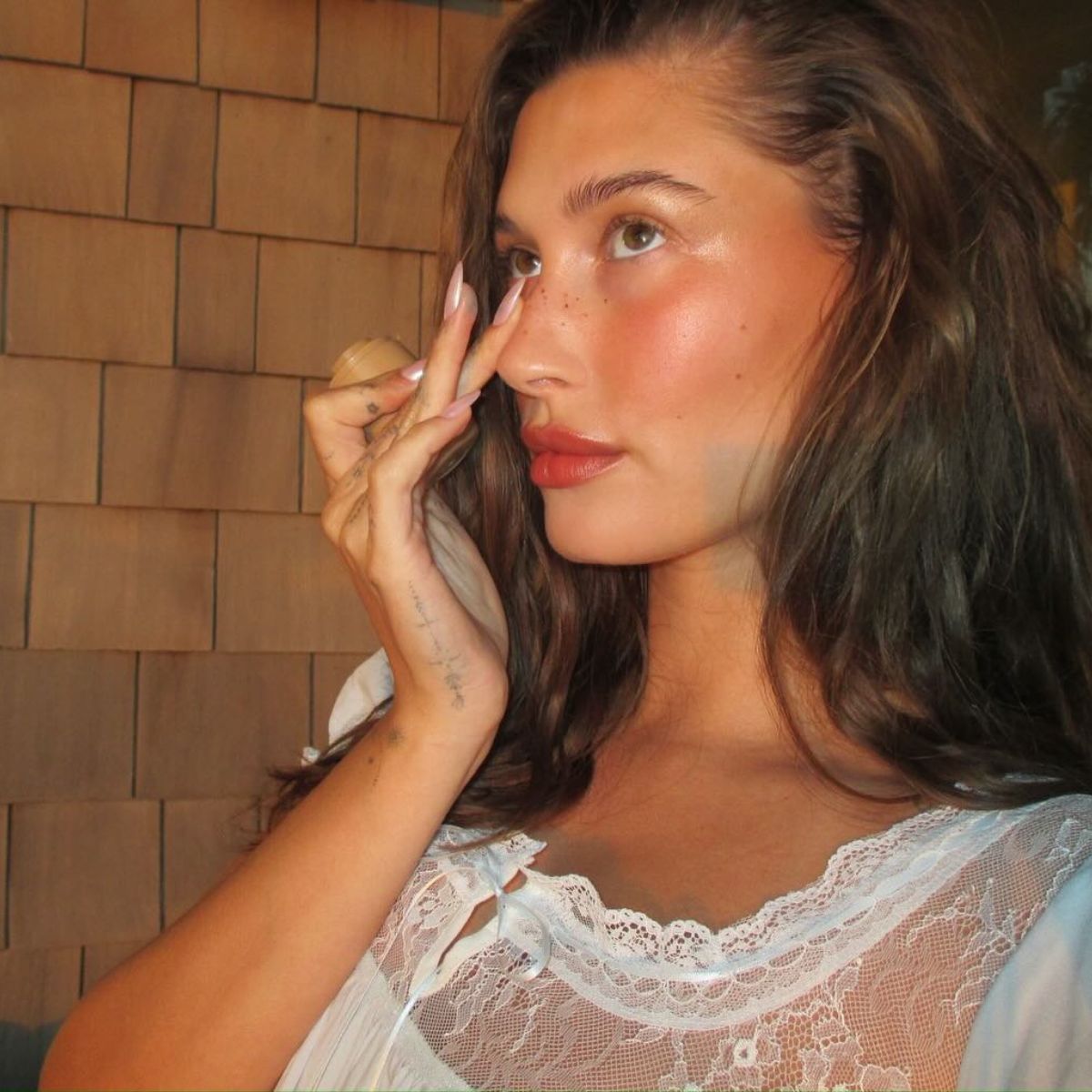 I've Sussed It—This Is the Easy Trick Hailey Bieber Uses to Achieve Her Natural Makeup Look