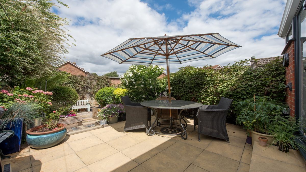 Garden Screening Ideas: 14 Solutions for Privacy and Shade | Homebuilding