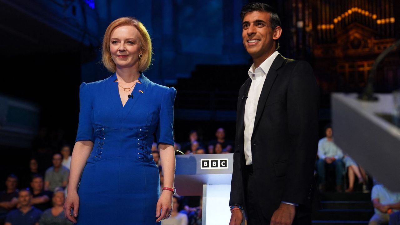 Liz Truss and Rishi Sunak at a debate