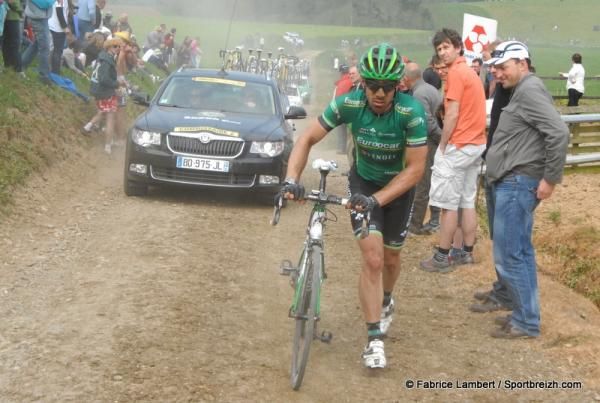 Jerome Cousin (Europcar) suffers a mechanical on the tough Tro-Bro Leon parcours.