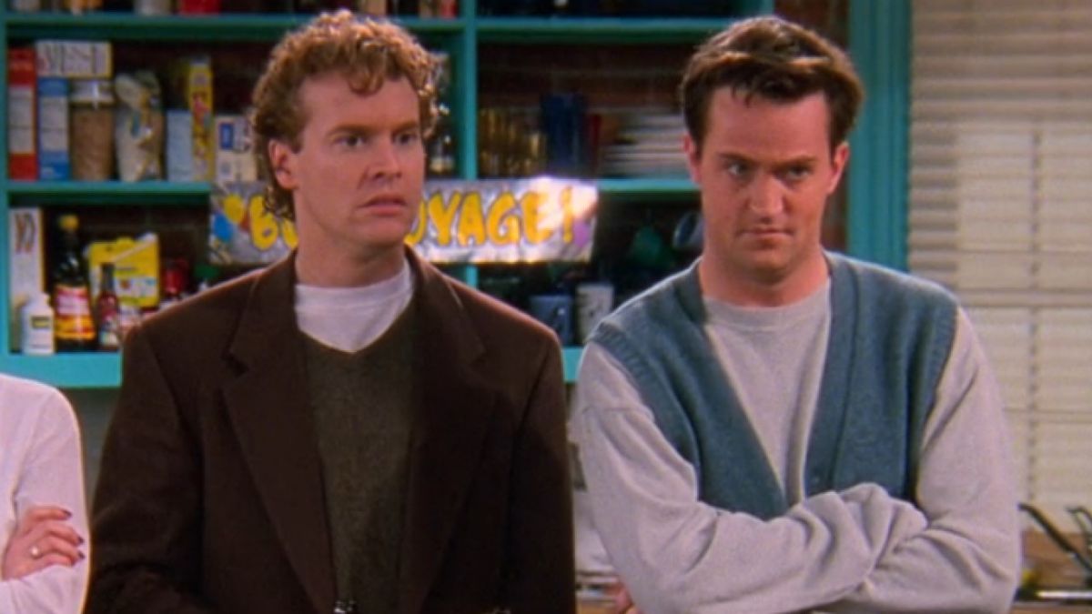 Tate Donovan as Joshua and Matthew Perry as Chandler on Friends.