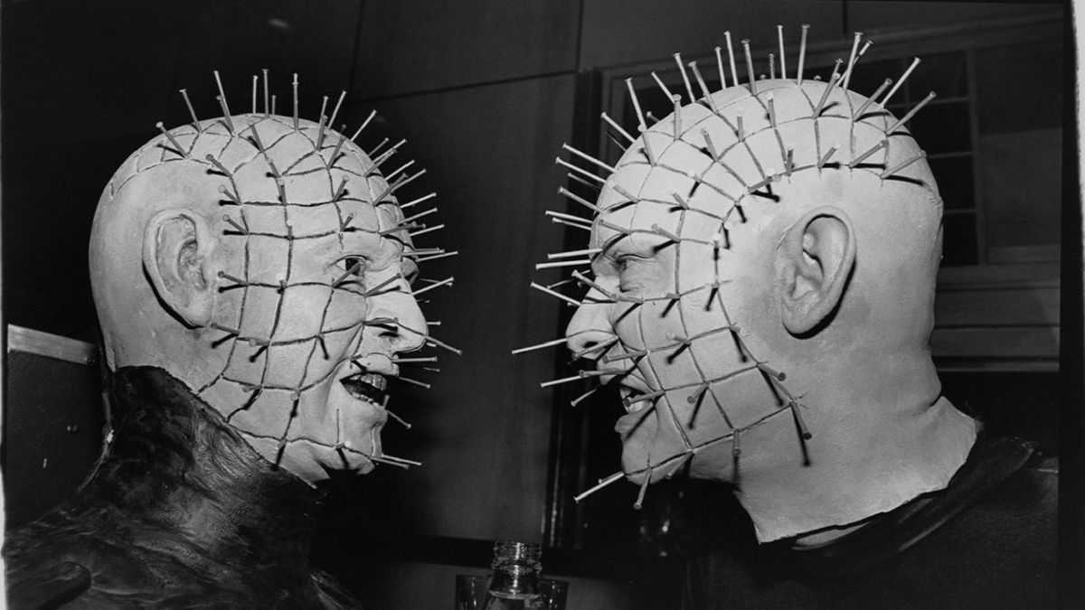 Doug Bradley poses with Pinhead mannequin