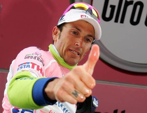 Ivan Basso gives thumbs up to the fans.