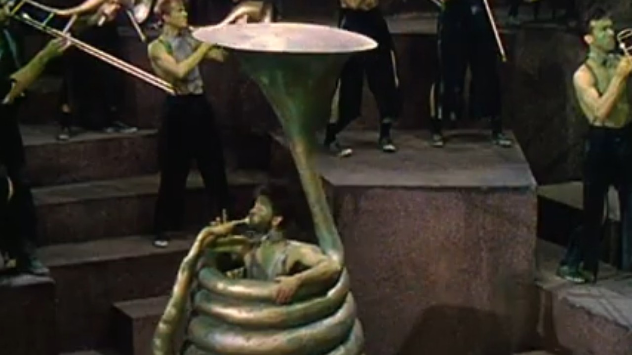 『ドクターTの5,000本の指』の奇妙なチューバ男