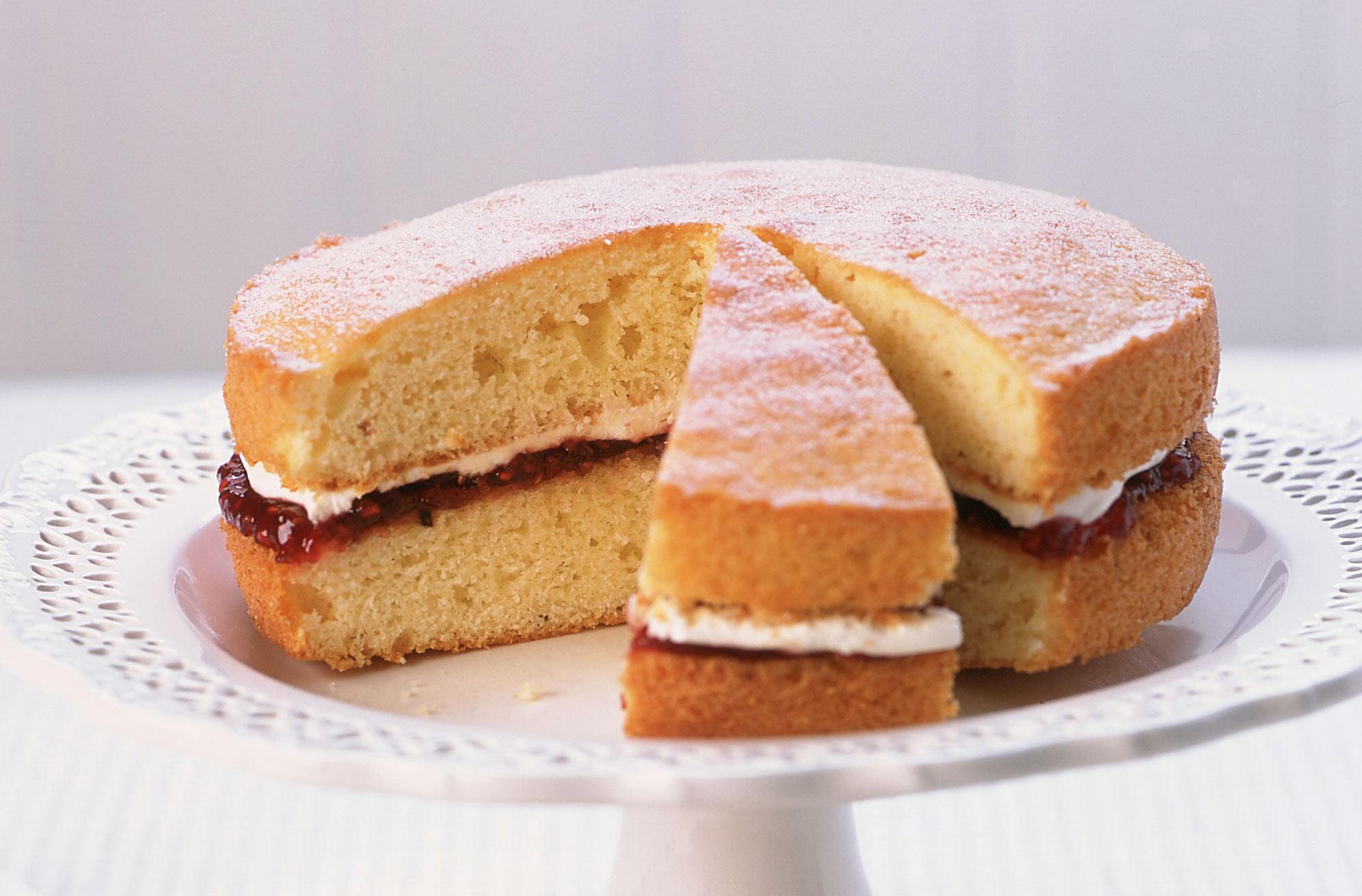 Vegan Victoria Sponge Cake - Domestic Gothess