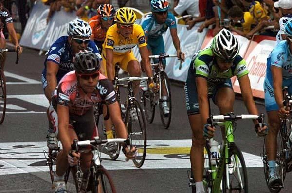 The yellow jersey rolls in