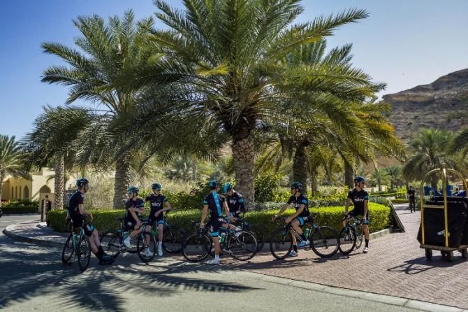 Team Sky waits in the shade