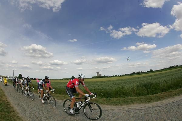 Thor Hushovd (Cervelo) drives the pace across the pav&eacute;