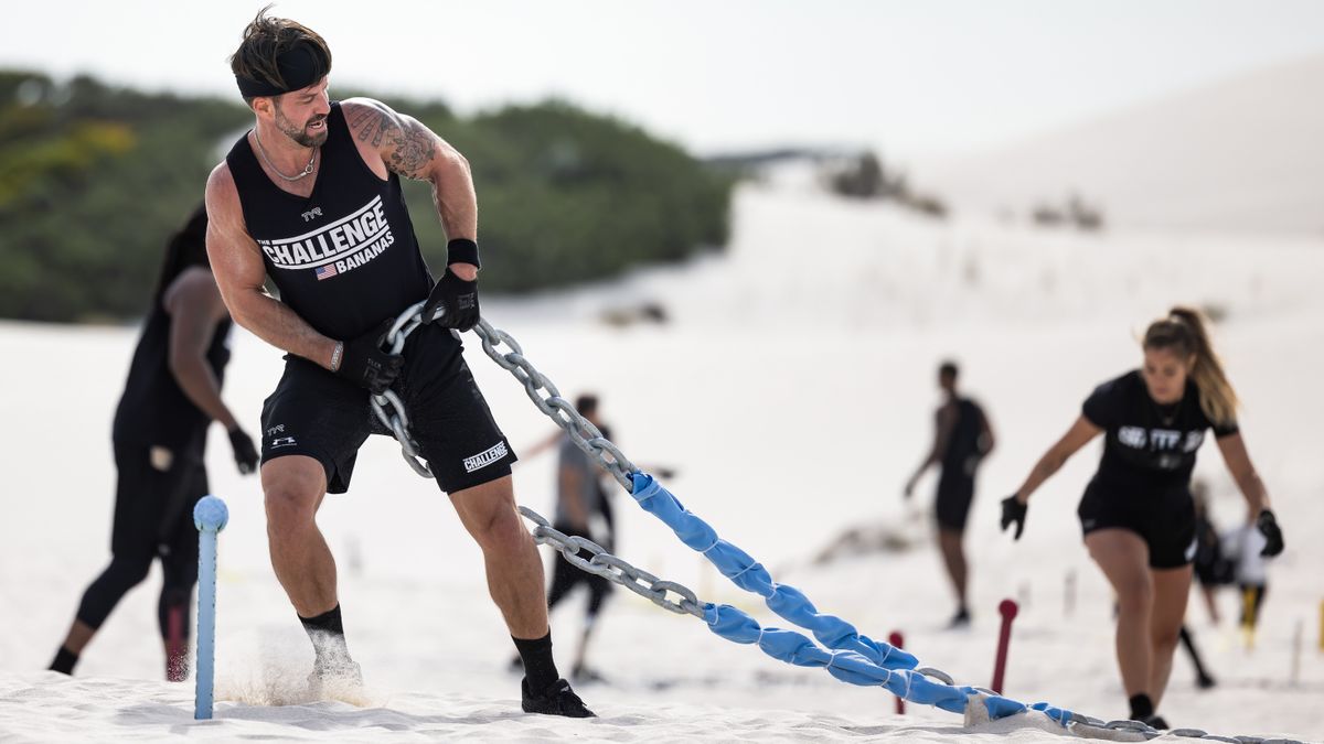 Johnny Bananas representing Team USA during the “Chain Game” in The Challange: World Championship