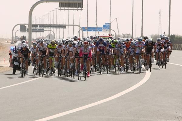 The bunch chases Valentina Bastianelli, her break is doomed as the race leaves the highway for smaller roads.