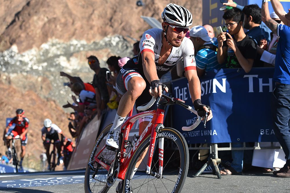 Giacomo Nizzolo (Trek) comes in second on Hatta Dam