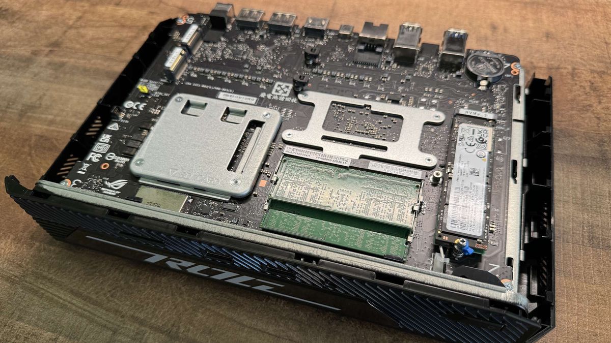 Asus ROG NUC 970 mini gaming PC