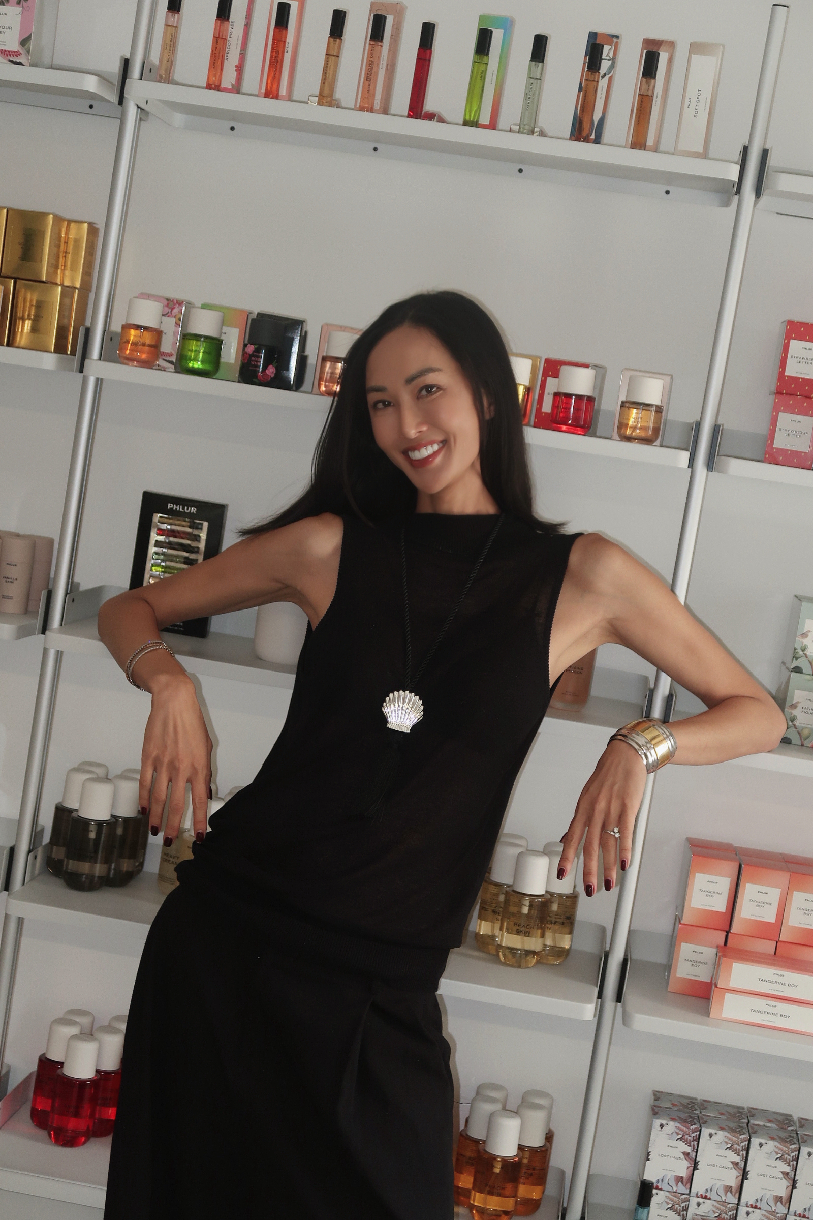 chriselle lim in front of phlur display