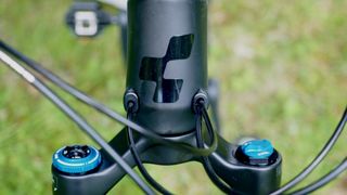 mountain bike head tube with internal cabling