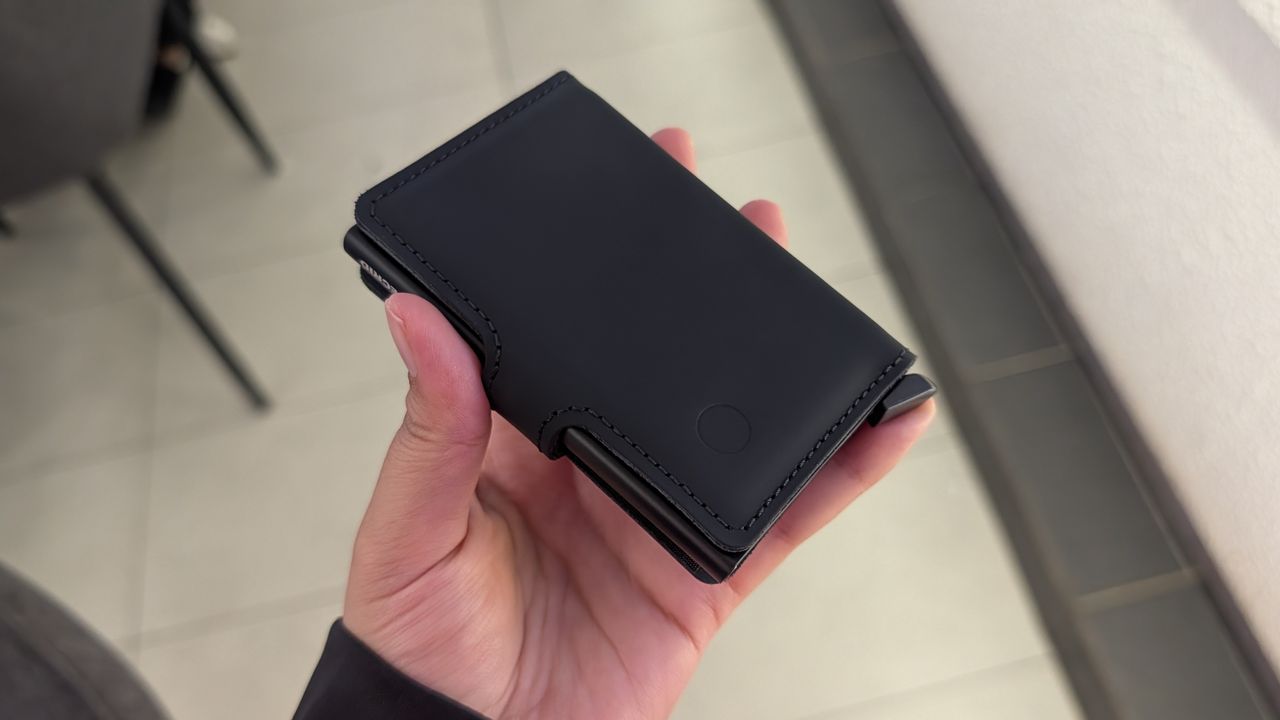Chipolo x Secrid Trackable Miniwallet in black