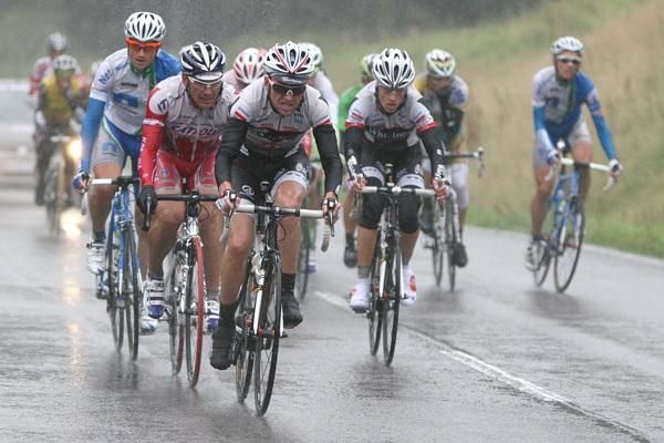 The pelton endured rainy weather during the fourth stage.