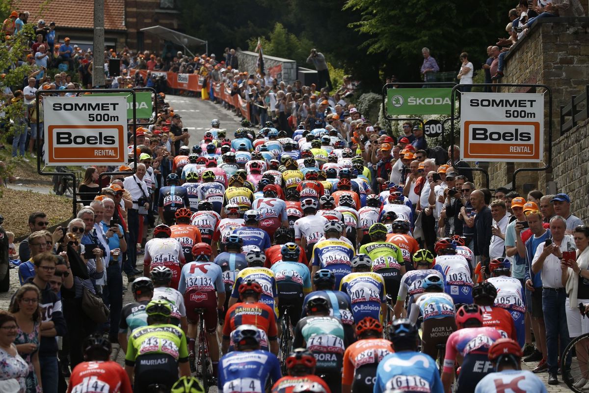 The 2019 Fleche Wallonne peloton.