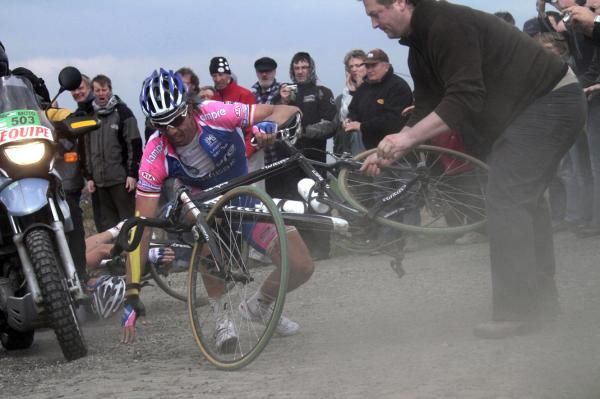 Danilo Hondo (Lampre-Farnese Vini) comes unstuck at Paris-Roubaix