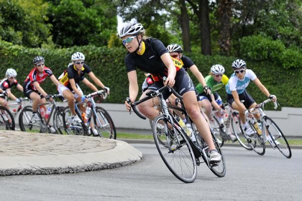 Waikato/BOP riders lead the chase going into the second ascent of Dyers Pass Rd.