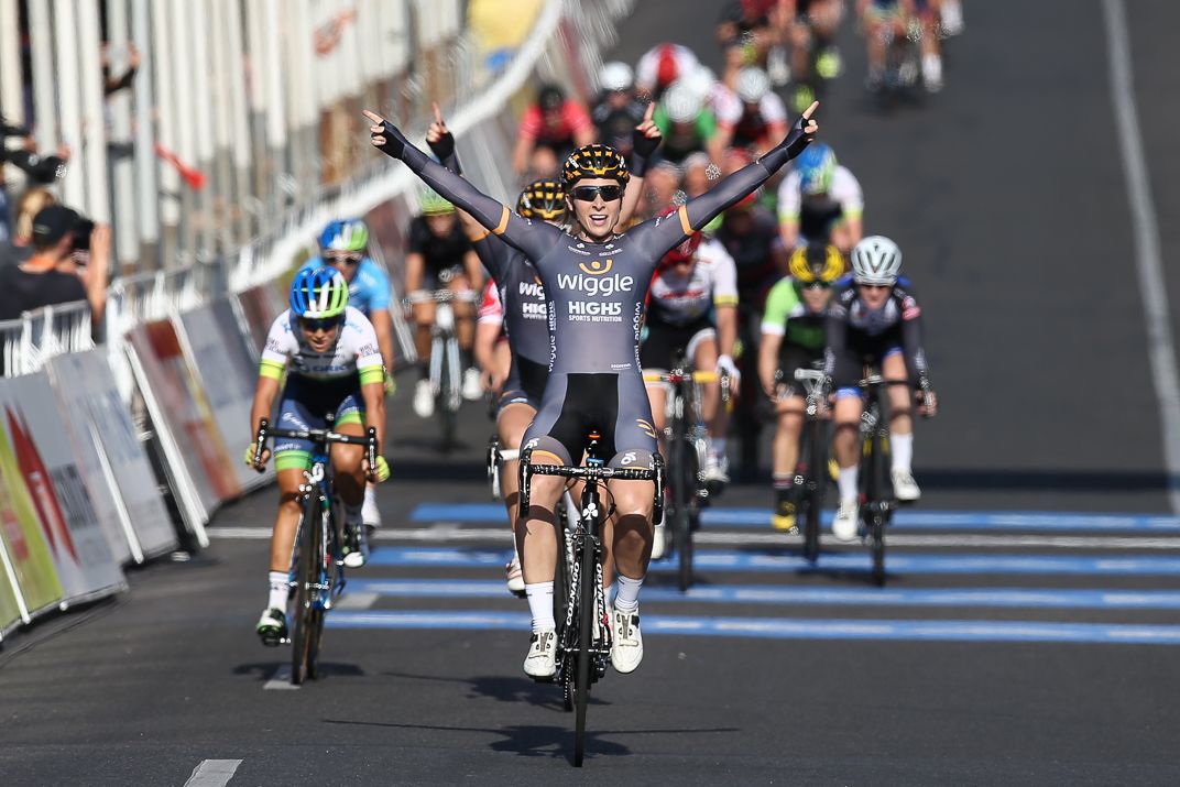 Nettie Edmondson (Wiggle High5) takes the win