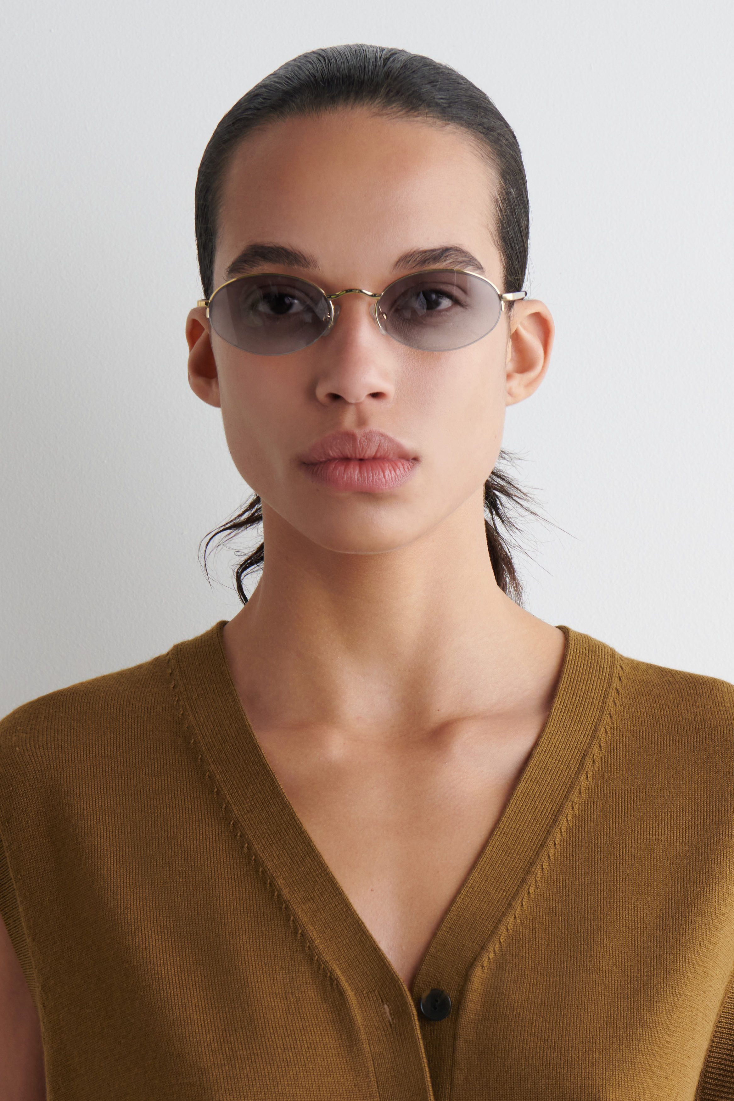 Wire-Frame Oval Sunglasses