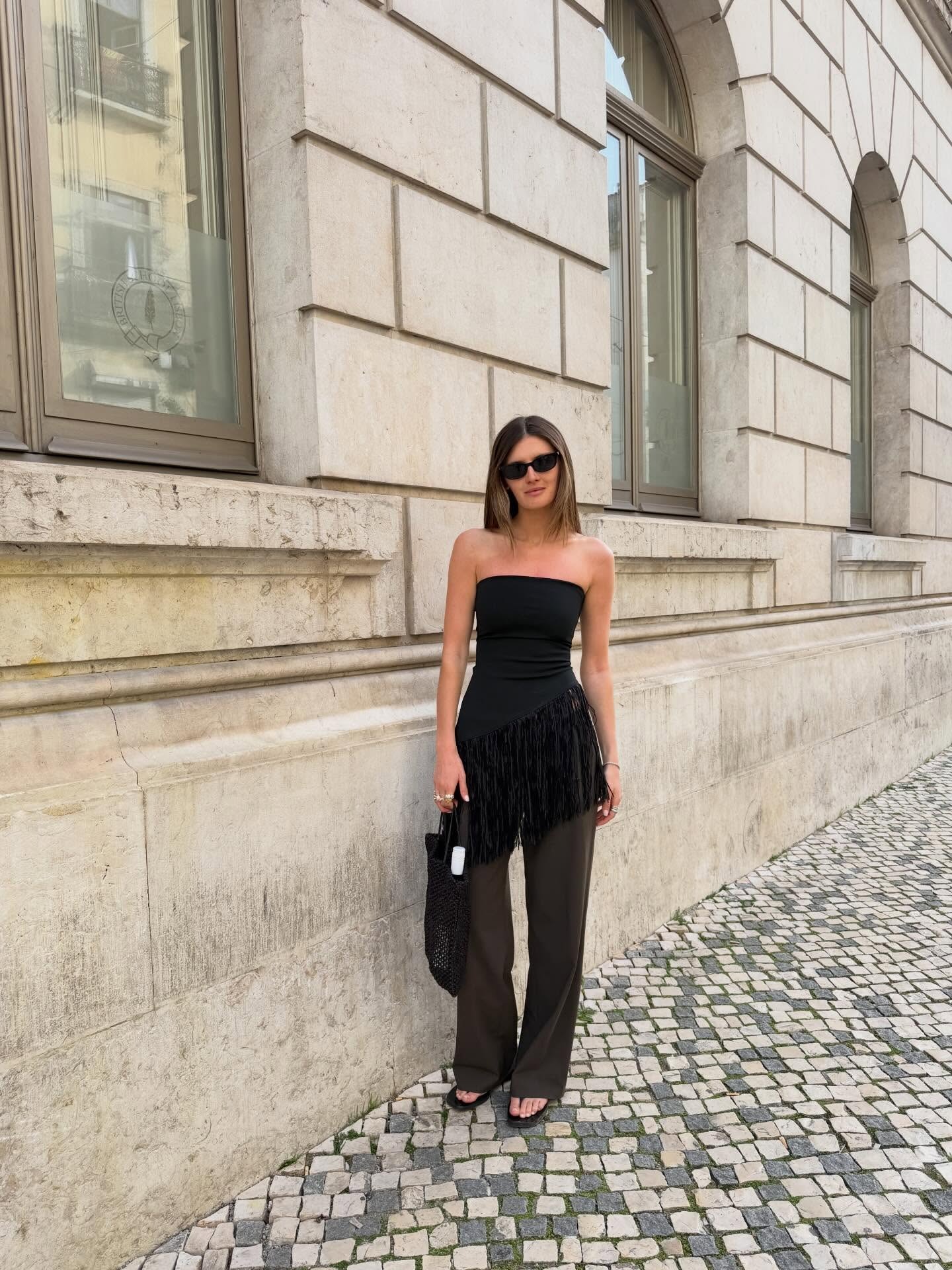 @cocoschiffer in a relaxed trousers and flip flops outfit for spring 2026