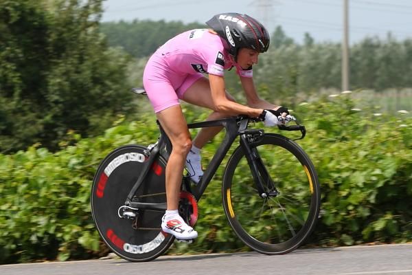 Race leader, Edita Puckinskaite (Gauss RDZ) could not protect her slim lead. She finished ninth, almost a minute down on Neben, who started the day only 11 seconds behind.