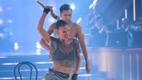 Julia Stiles and Ezra Sosa compete on DWTS and do the Save the Last Dance routine. 