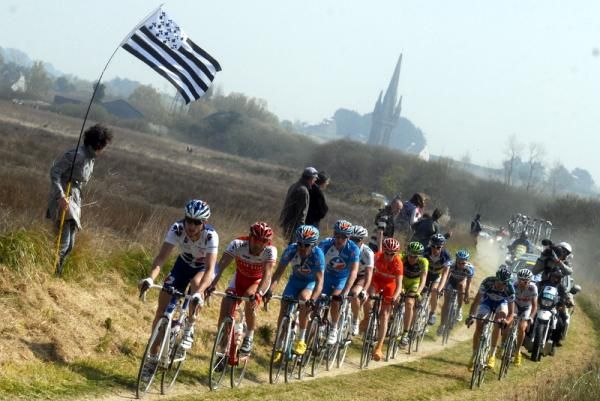 The breakaway takes on one of the dirt sections
