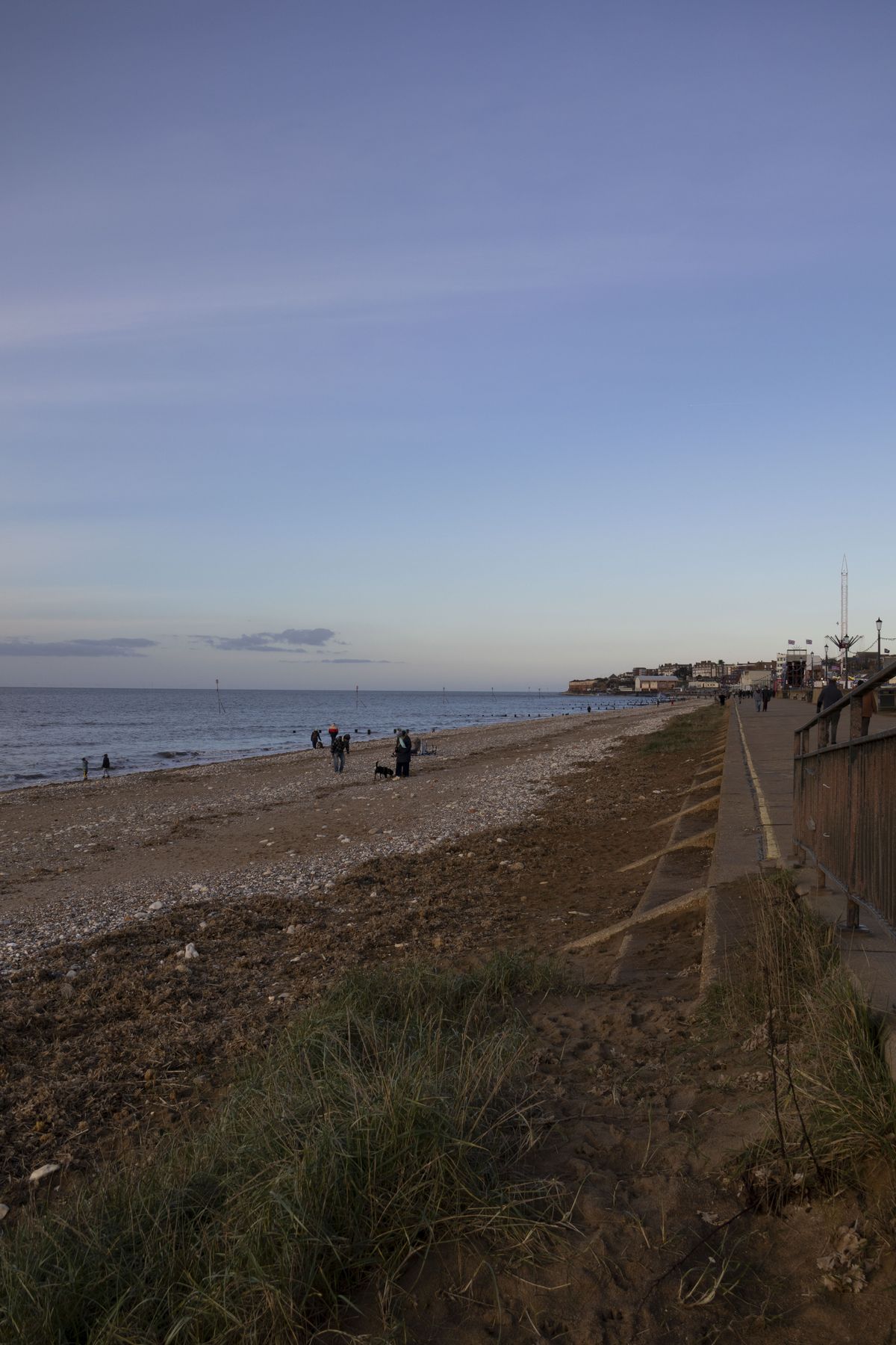 LEE85 GND test shot taken at a beach promenade
