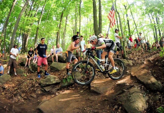 Jeremiah Bishop (Sho-Air/Cannondale) chasing Wells on lap two
