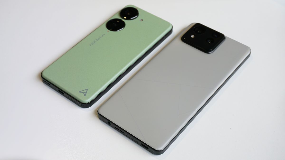 Asus Zenfone 11 Ultra review next to Asus Zenfone 10 angled