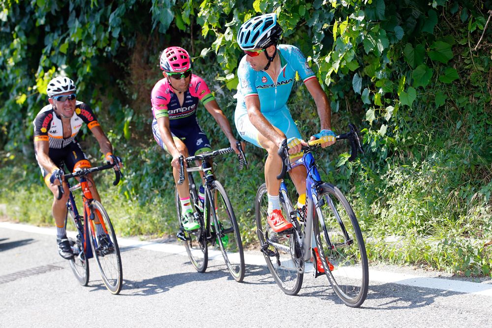 Vincenzo Nibali (Astana) leads Ulissi and Reda on the final climb