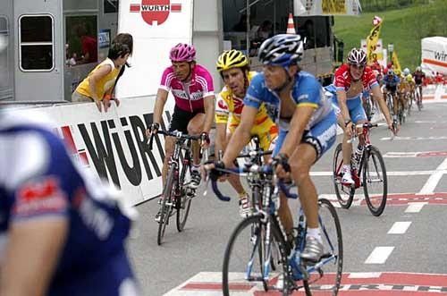 Jan Ullrich (T-Mobile Team, L) keeps improving by the day, finishing just 17 seconds behind Morabito.