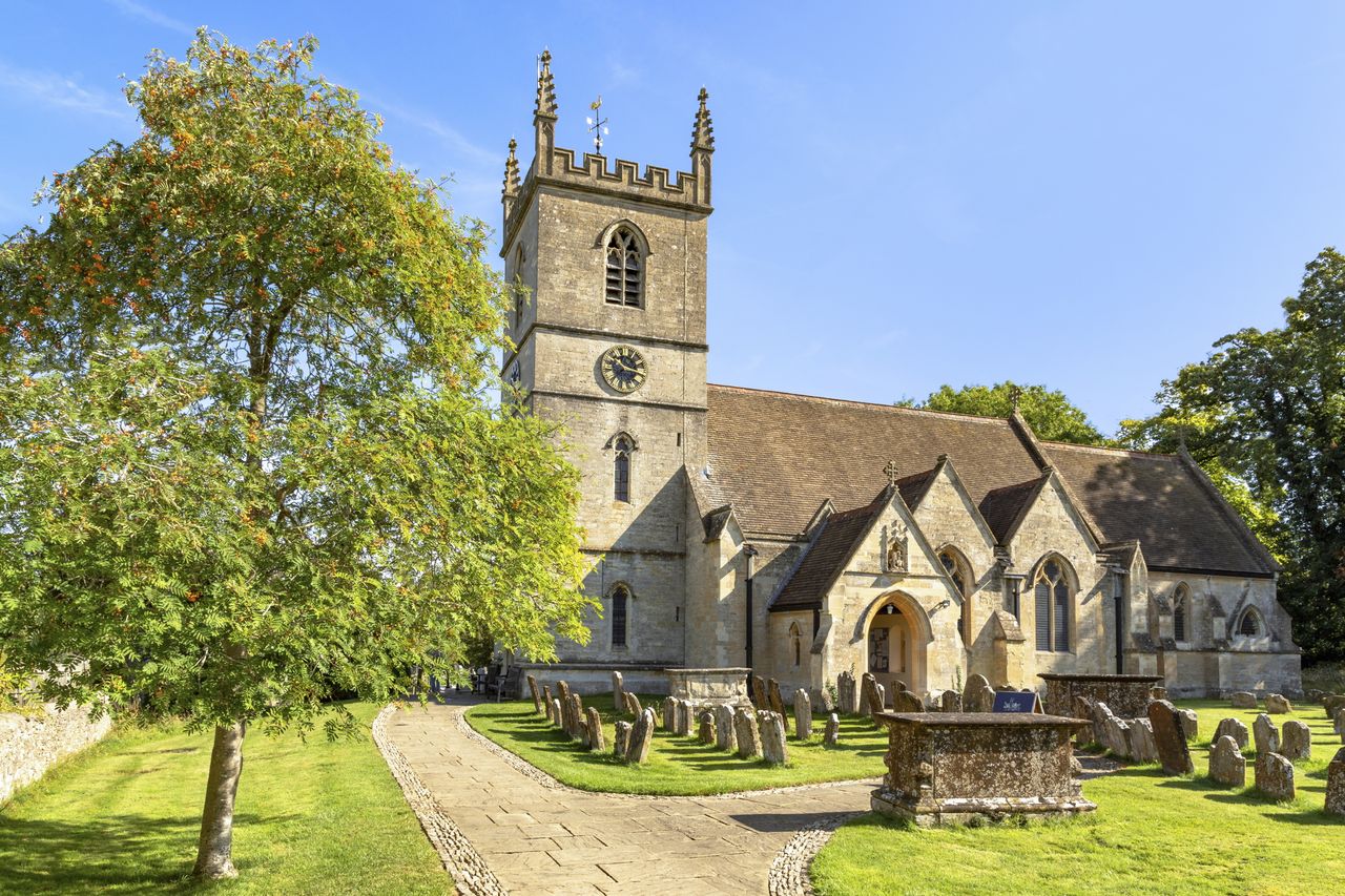 St Martin&#039;s Church in Bladon, Oxfordshire, is one of the 38,500 churches, chapels and meeting houses in the UK.