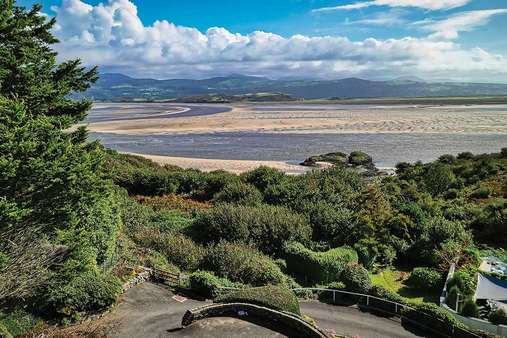 Property for sale with mountain view: Windy Ridge, Morfa Bychan, Borth-Y-Gest, Gwynedd