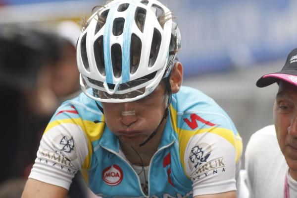 Roman Kreuziger (Astana Pro Team) takes his stage win in the Giro d'Italia