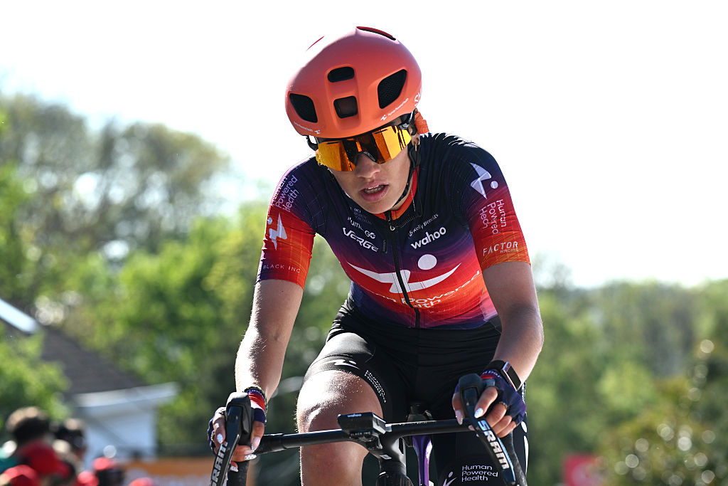 MUR DE HUY, BÉLGICA - 22 DE ABRIL: Titia Ryo da França e a equipe Human Powered Health cruzam a linha de chegada durante a 29ª La Fleche Wallonne Femenine 2026, uma corrida de um dia de 148,2 km de Huy a Mur de Huy / #UCIWWT / em 22 de abril de 2026 em Huy, Bélgica. (Foto de Dario Belingheri/Getty Images)
