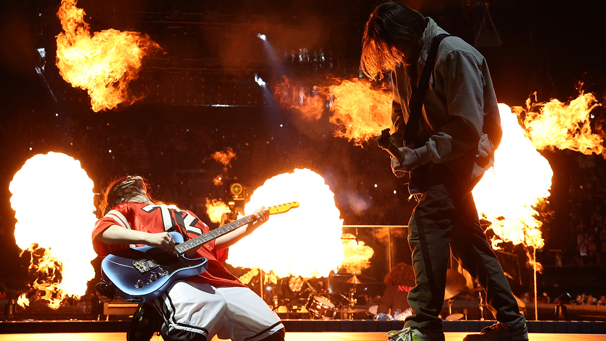 INGLEWOOD, CALIFORNIA - DECEMBER 21: (L-R) Billie Eilish and FINNEAS perform onstage during the HIT ME HARD AND SOFT: THE TOUR at The Kia Forum on December 21, 2024 in Inglewood, California. (Photo by Kevin Mazur/Getty Images for Live Nation Entertainment)