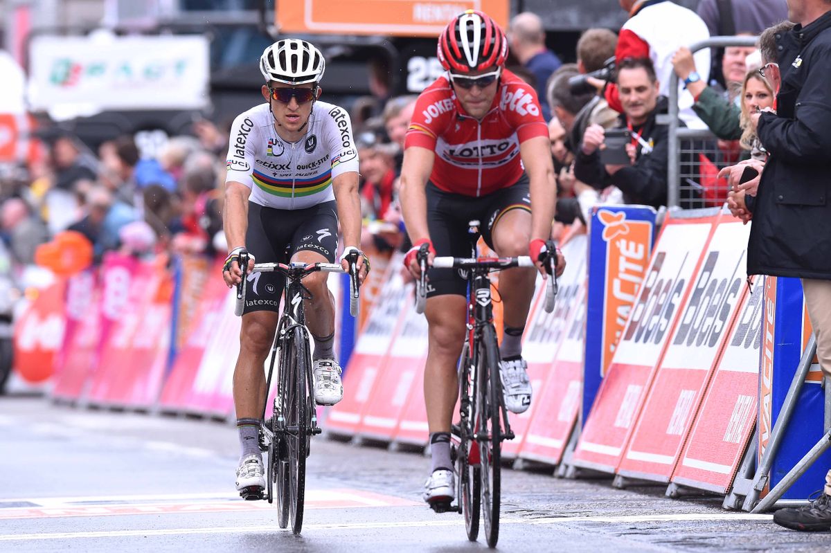 Tony Gallopin (Lotto Soudal) crosses the line just ahead of world champion Michał Kwiatkowski (Etixx-Quick Step)